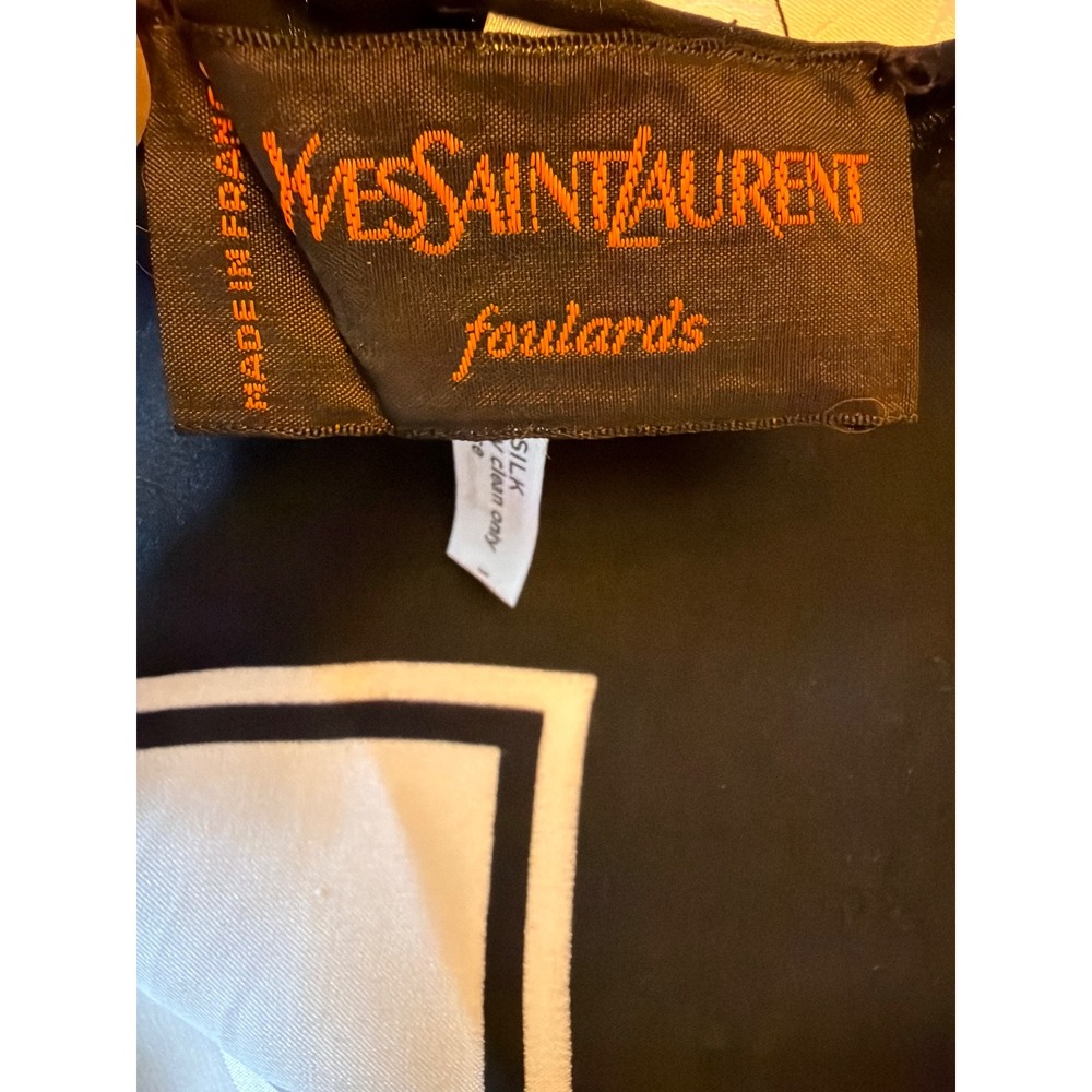 Yves Saint Laurent Scarf White Black Foulard Floral Jacquard Silk Made in France - Picture 4 of 5